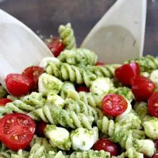 Pasta Pesto Salad with Mozzarella & Sundried Tomatoes